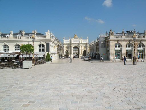  Arc Héré dans le soleil du matin
